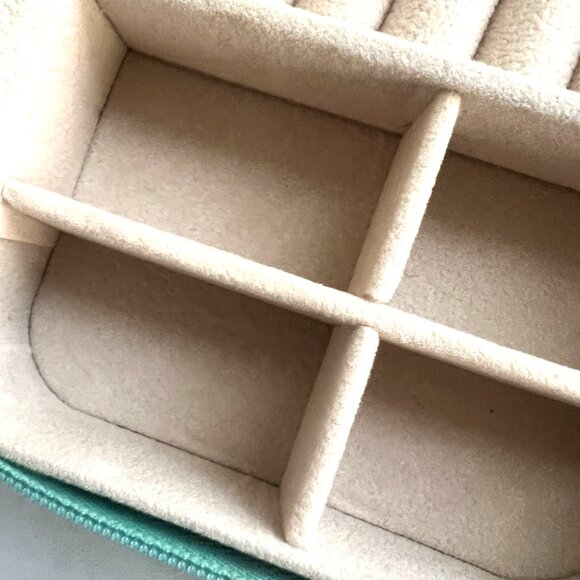 NEW Small Zippered Jewelry Box, Tiffany Blue/Turquoise - Picture 7 of 13